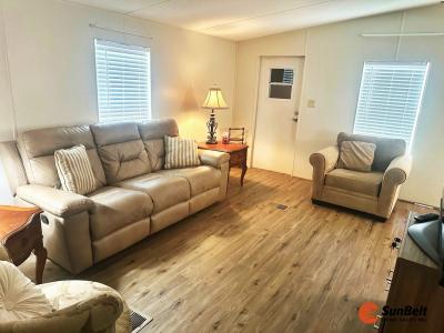Photo 4 of 27 of home located at 1011 Century Drive Wildwood, FL 34785
