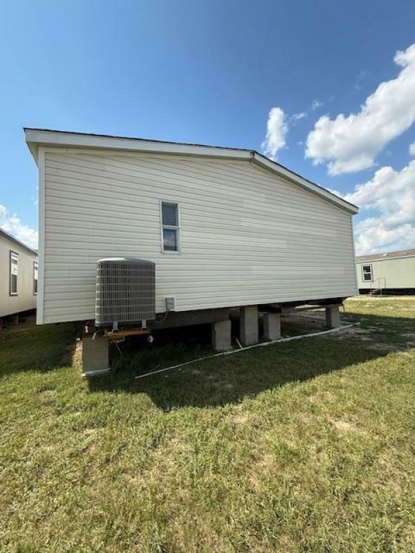 Photo 1 of 2 of home located at Rodney's Mobile Home Service 12135 Highway 59 Splendora, TX 77372