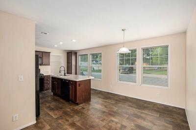 Photo 4 of 15 of home located at 234 Roosevelt Dr Davison, MI 48423