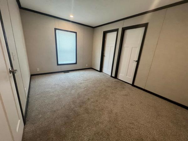 2023 Skyline 33C820 Mobile Home