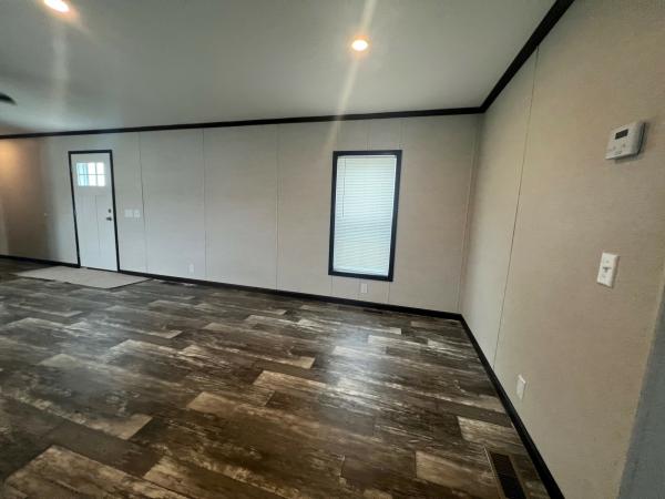 2023 Skyline 33C820 Mobile Home