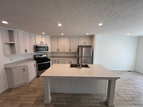 2021 Champion RA2460204 Mobile Home