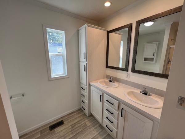 2021 Champion RA2460204 Mobile Home