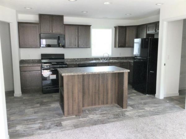 2022 Clayton 81RDH24564AH21 Mobile Home