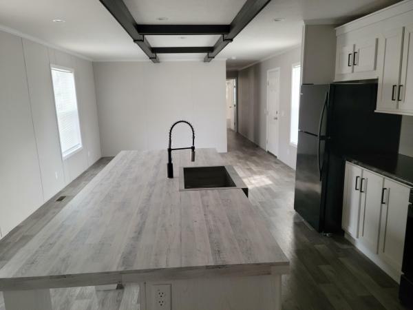 2022 Champion RA1680278 Mobile Home