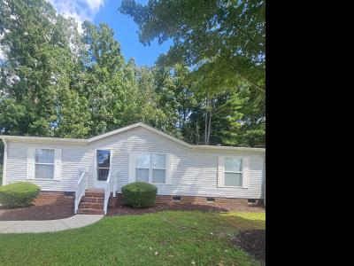 Photo 1 of 22 of home located at 7012 Grandview Ridge Drive Charlotte, NC 28215