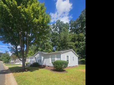 Photo 3 of 22 of home located at 7012 Grandview Ridge Drive Charlotte, NC 28215