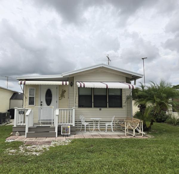 Photo 1 of 2 of home located at 34613 Leisure Days Dr Zephyrhills, FL 33541