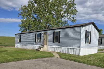 Mobile Home at 1001 E Macarthur Rd, Lot 8 Wichita, KS 67216
