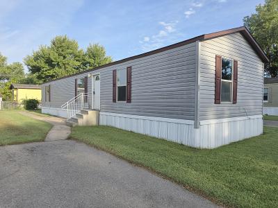 Mobile Home at 1001 E Macarthur Rd, Lot 77 Wichita, KS 67216