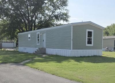 Mobile Home at 1001 E Macarthur Rd, Lot 106 Wichita, KS 67216
