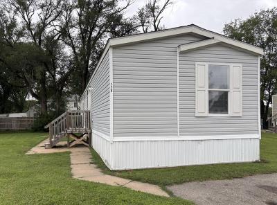 Mobile Home at 1001 E Macarthur Rd, Lot 176 Wichita, KS 67216