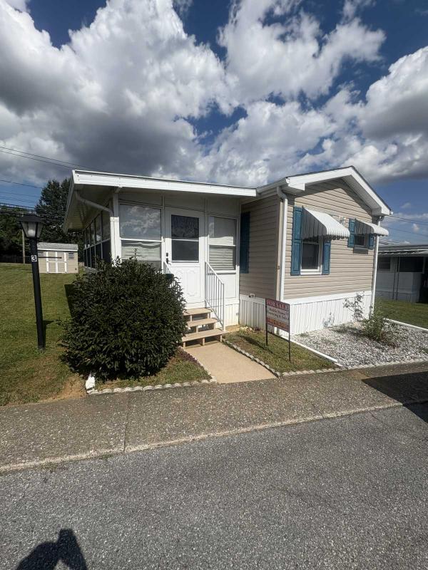 2001 Commodore Mobile Home