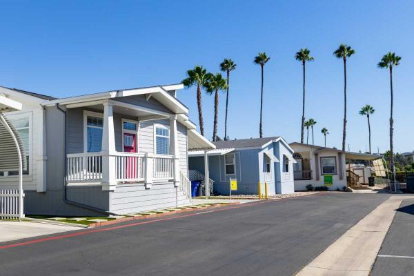 2017 Golden West GLE528F Manufactured Home