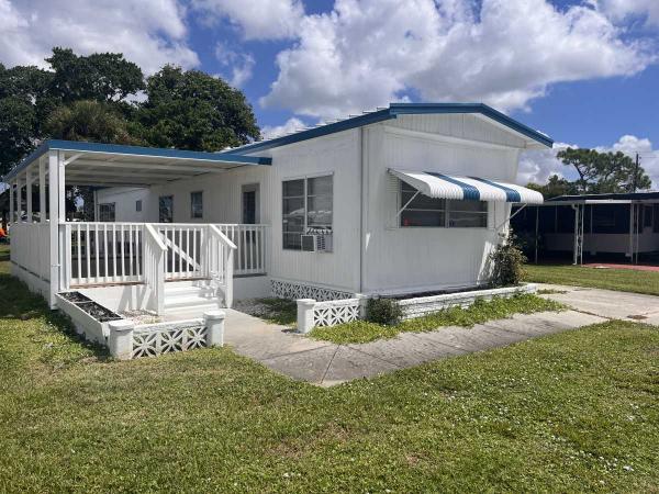 Photo 1 of 2 of home located at 109 Waikiki Drive Bradenton, FL 34207