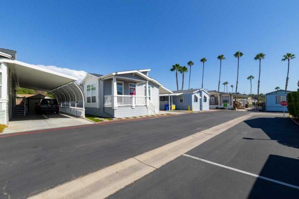 2017 Golden West GLE528F Manufactured Home