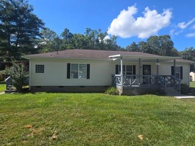 Mobile Home at 3775 Railroad Trl Bastian, VA 24314