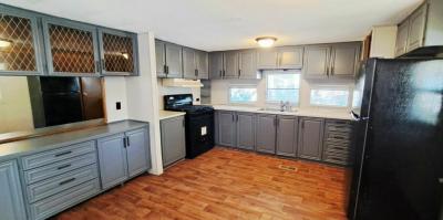 Photo 5 of 24 of home located at 920 Victoria Circle Lynwood, IL 60411