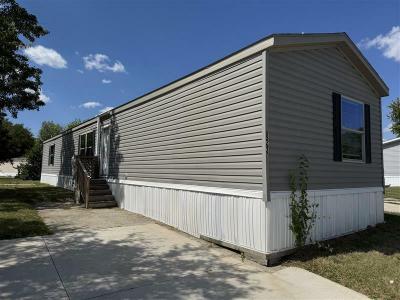 Mobile Home at 2220 Dunkelburg Rd Lot#823 Fort Wayne, IN 46819