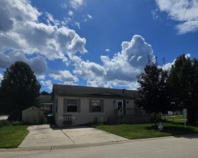Photo 2 of 18 of home located at 281 Pompano Court Lapeer, MI 48446