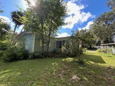 Photo 5 of 8 of home located at 35184 Waters Edge Drive Fruitland Park, FL 34731