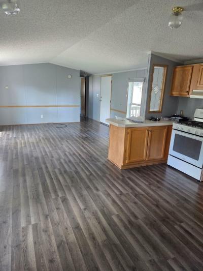 Photo 5 of 9 of home located at 2884 Stratford Bay City, MI 48706
