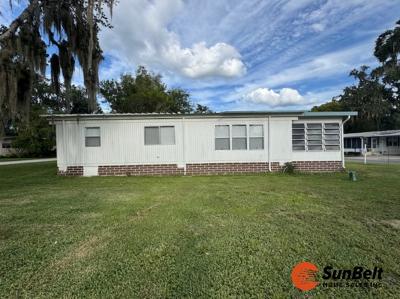 Photo 3 of 51 of home located at 2219 NW 47th Circle Lot 201 Ocala, FL 34482