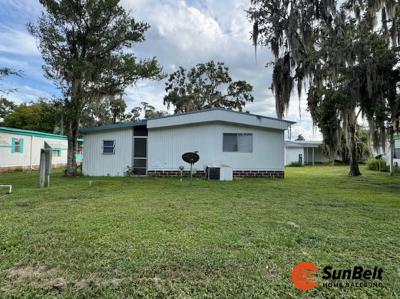 Photo 4 of 51 of home located at 2219 NW 47th Circle Lot 201 Ocala, FL 34482
