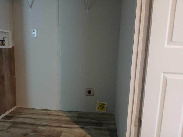 2024 240LM-LANDMARK-16763J 240LM-LANDMARK-16763J Manufactured Home