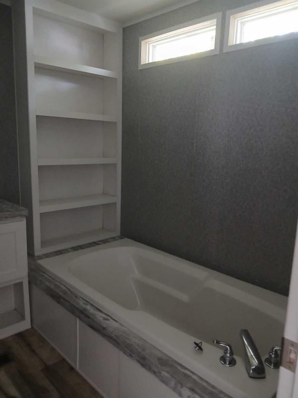 2024 240LM-LANDMARK-16763J 240LM-LANDMARK-16763J Manufactured Home