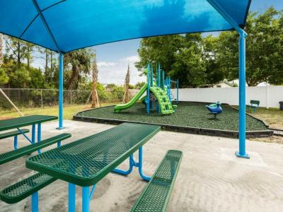 Photo 2 of 10 of home located at 574  Leopard Lane #574 North Fort Myers, FL 33917