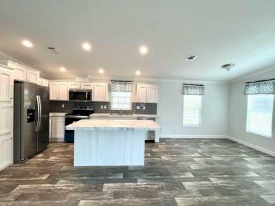 Photo 4 of 17 of home located at 17100 Tamiami Trail #263 Punta Gorda, FL 33955