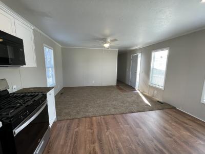 Photo 4 of 12 of home located at 40201 N Tothill Cir Sterling Heights, MI 48310