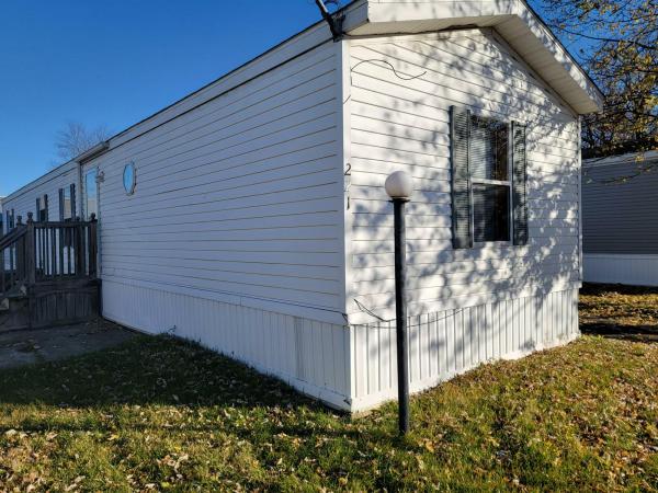 2000 HOLLY PARK Mobile Home For Sale