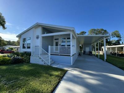 Photo 2 of 20 of home located at 101 East Sterling Way Leesburg, FL 34788