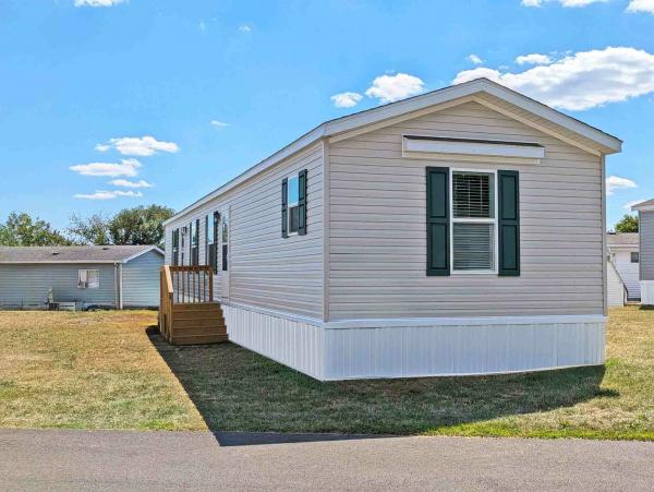 Photo 1 of 2 of home located at 1364 Chateau Circle Findlay, OH 45840