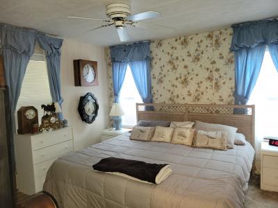 Photo 5 of 28 of home located at 6 Moss Ct Palmetto, FL 34221