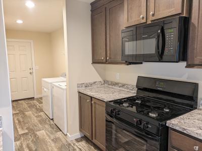 Photo 4 of 11 of home located at 169 Monroe Dr Davison, MI 48423