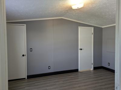 Photo 3 of 11 of home located at 430 Buchanan Dr Davison, MI 48423