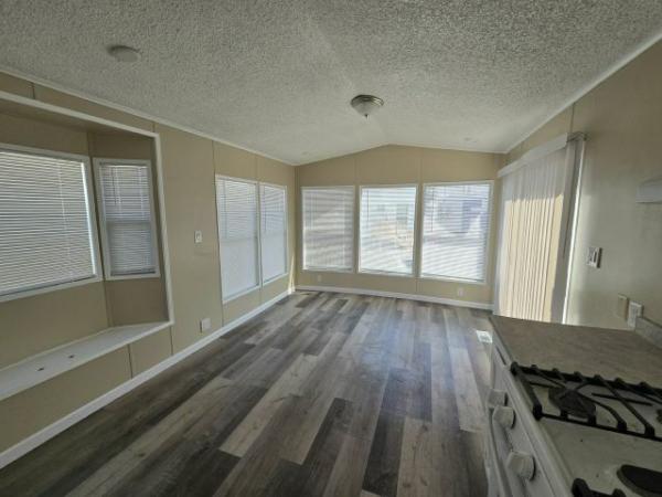1990 SKHI Manufactured Home