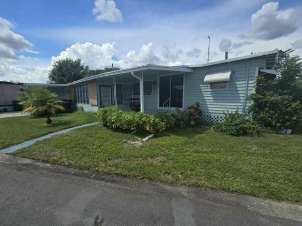 Photo 1 of 2 of home located at 4000 24th St N Unit 701 Saint Petersburg, FL 33714