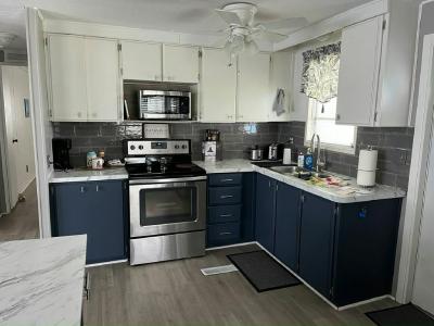 Photo 5 of 20 of home located at 932 Siesta Drive (Site 1479) Ellenton, FL 34222