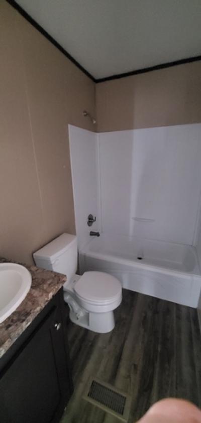 Photo 5 of 11 of home located at 14 Woodland Park Rd Waverly, OH 45690