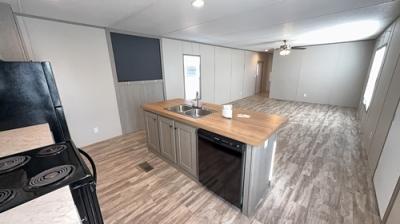 Photo 4 of 19 of home located at 1608 Hidalgo St Cotulla, TX 78014