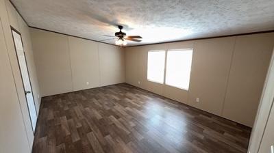 Photo 4 of 28 of home located at 19124 Lagloria Rd Elmendorf, TX 78112