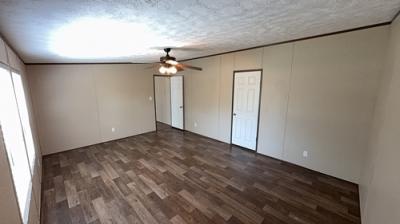 Photo 5 of 28 of home located at 19124 Lagloria Rd Elmendorf, TX 78112