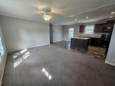 Mobile Home at 4675 Longmeadow Blvd W Lot Lw4675 Saginaw, MI 48603