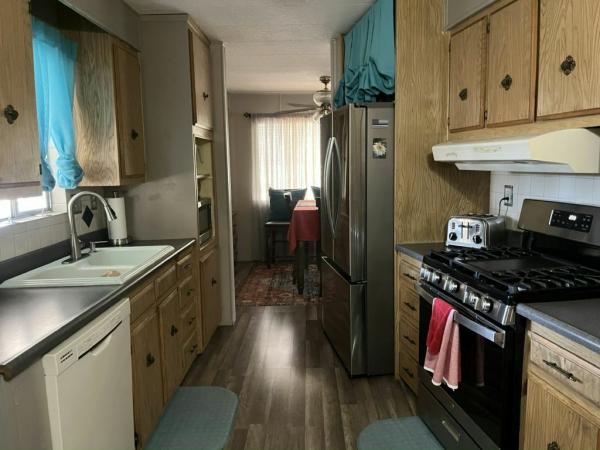 1972 UNITED MOBILE HOMES CORON Mobile Home