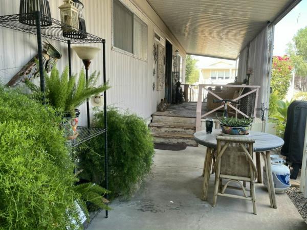 1972 UNITED MOBILE HOMES CORON Mobile Home