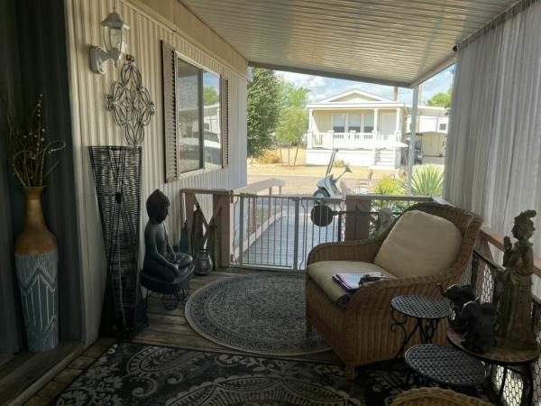 1972 UNITED MOBILE HOMES CORON Mobile Home